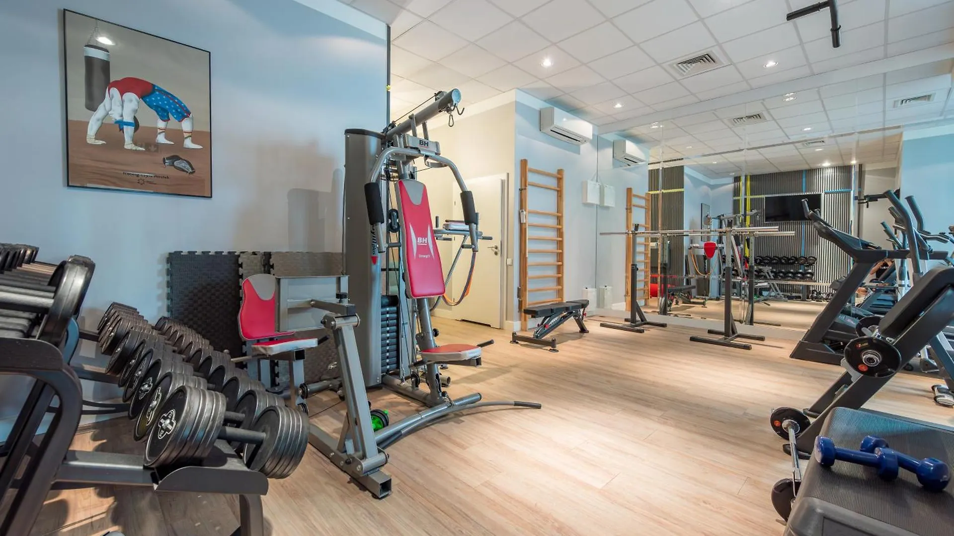Apartament Luxury 2-Bedroom Penthouse Warsaw Skyline 15M Terrace, Garage, Gym, Rooftop & Only 500 M To Metro Polska