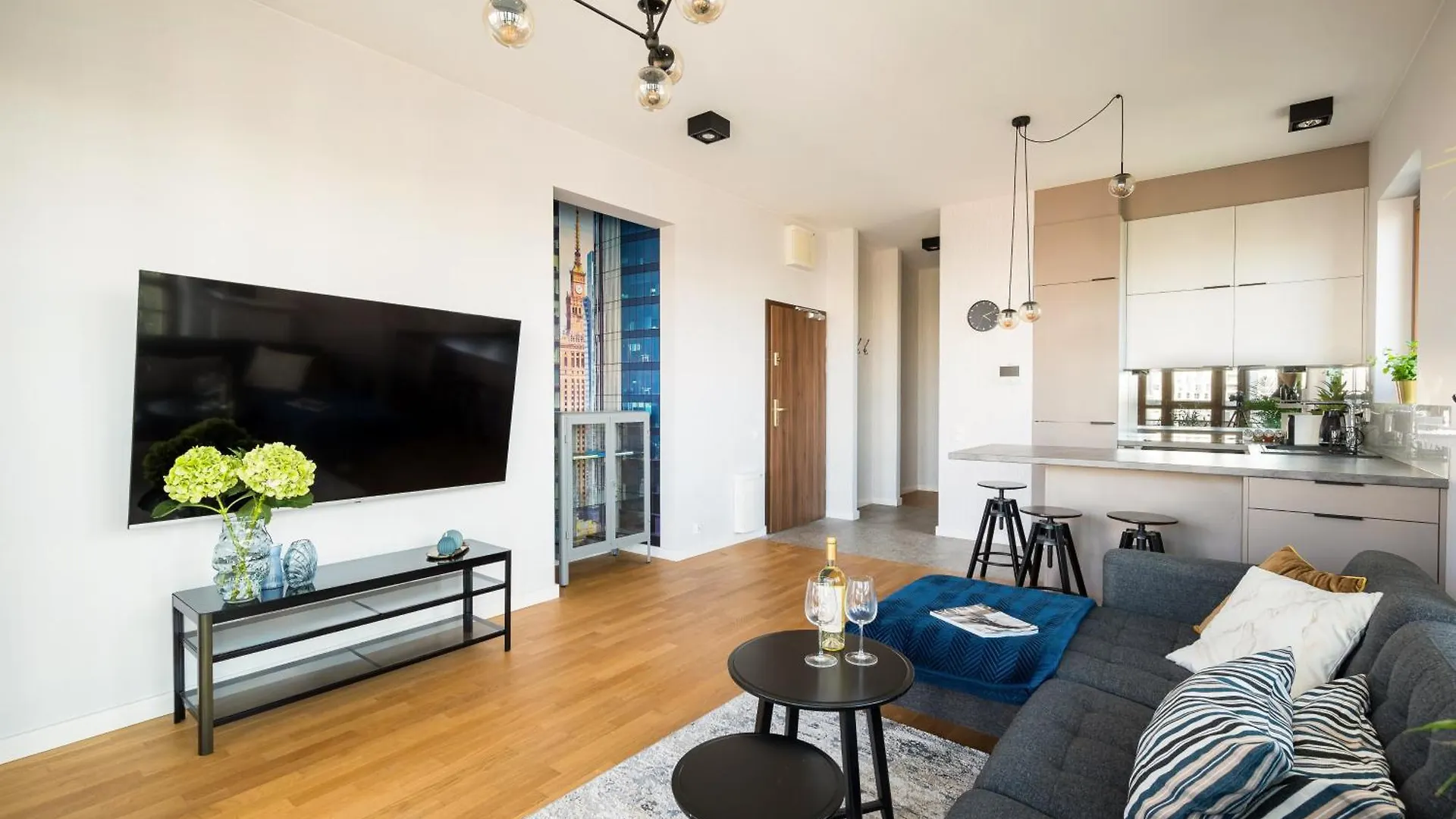 Luxury 2-Bedroom Penthouse Warsaw Skyline 15M Terrace, Garage, Gym, Rooftop & Only 500 M To Metro Apartament