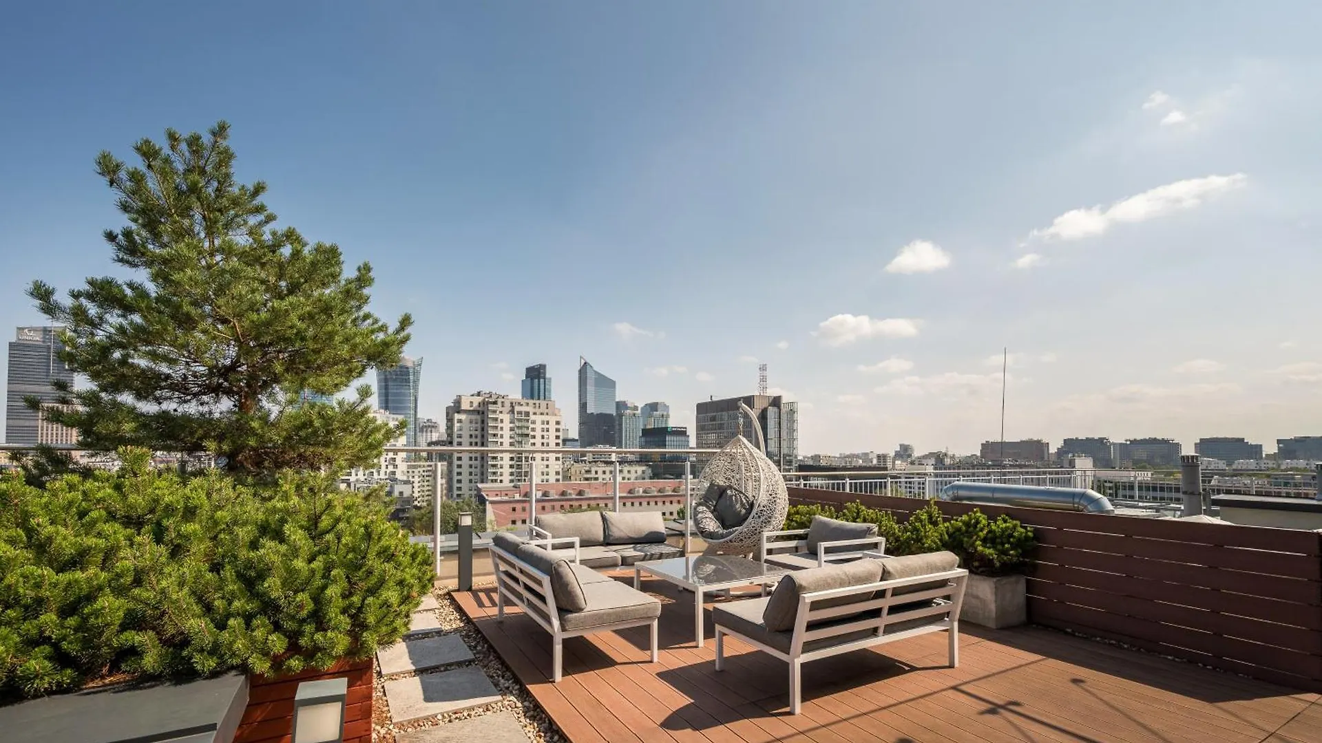 Luxury 2-Bedroom Penthouse Warsaw Skyline 15M Terrace, Garage, Gym, Rooftop & Only 500 M To Metro Polska