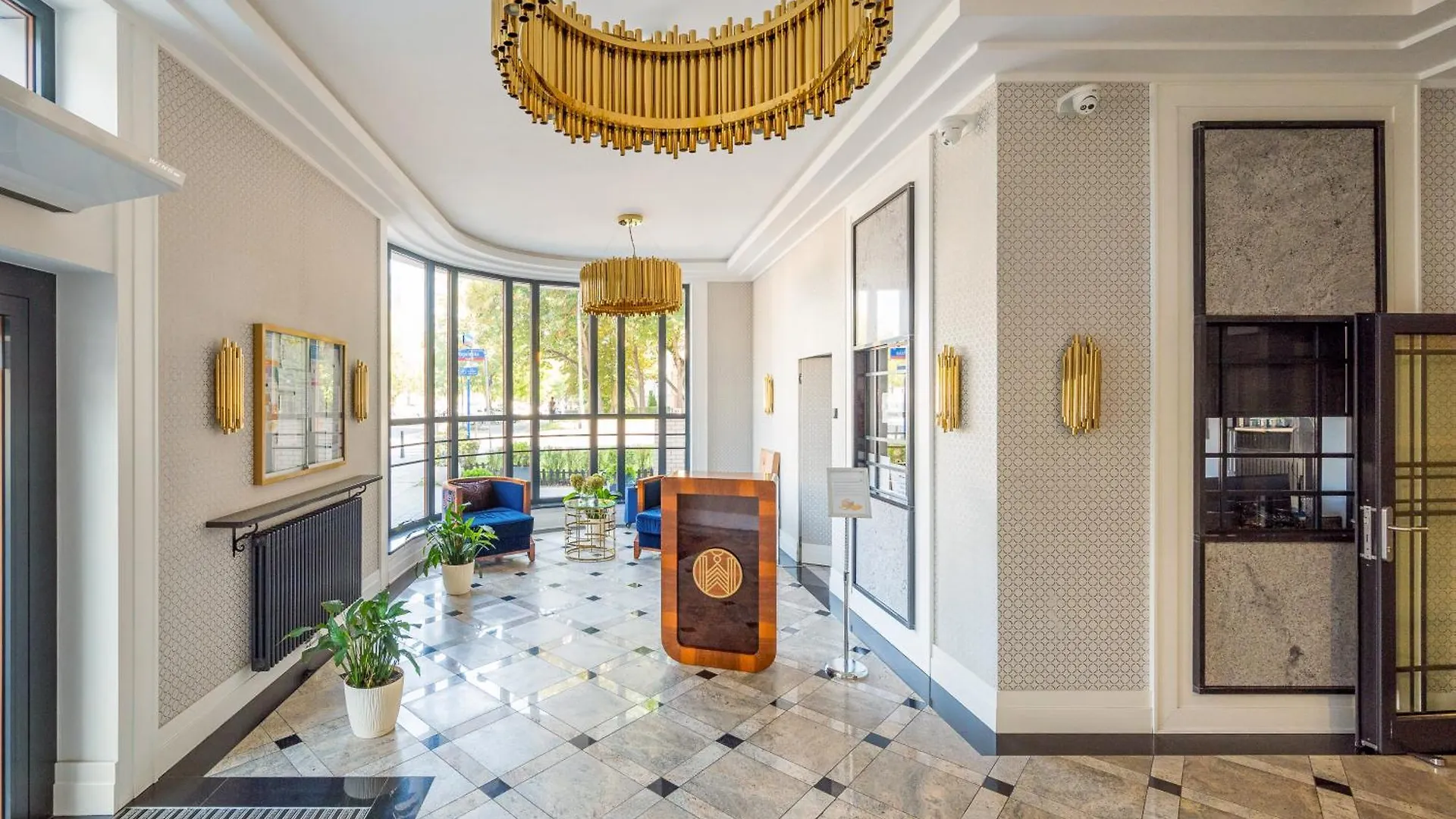 Luxury 2-Bedroom Penthouse Warsaw Skyline 15M Terrace, Garage, Gym, Rooftop & Only 500 M To Metro 0*,  Polska