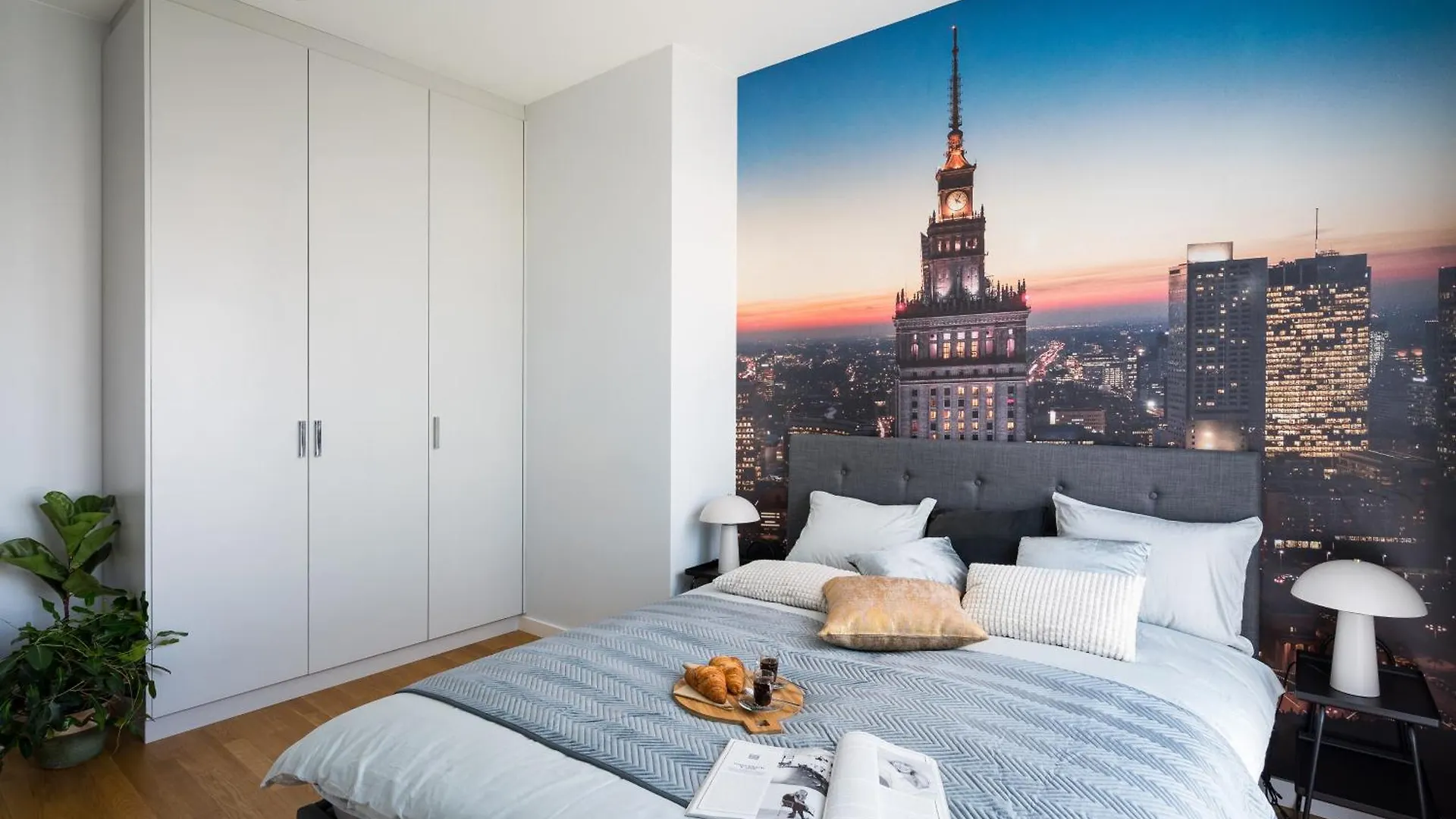 Luxury 2-Bedroom Penthouse Warsaw Skyline 15M Terrace, Garage, Gym, Rooftop & Only 500 M To Metro Apartament