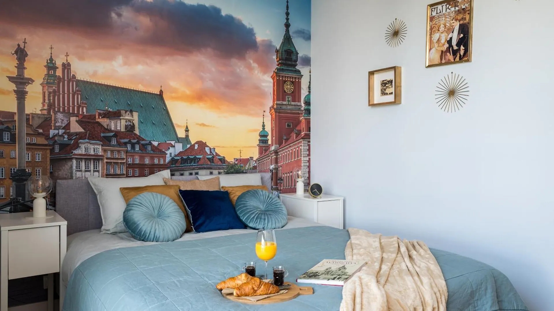 Luxury 2-Bedroom Penthouse Warsaw Skyline 15M Terrace, Garage, Gym, Rooftop & Only 500 M To Metro 0*,  Polska