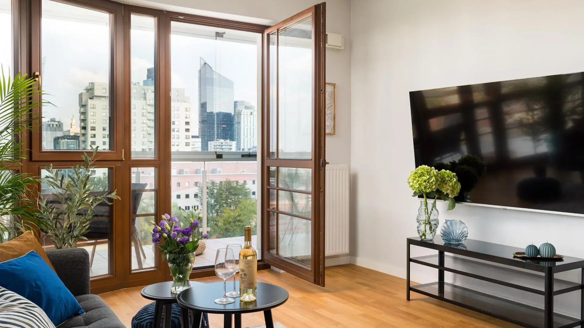 Luxury 2-Bedroom Penthouse Warsaw Skyline 15M Terrace, Garage, Gym, Rooftop & Only 500 M To Metro Polska