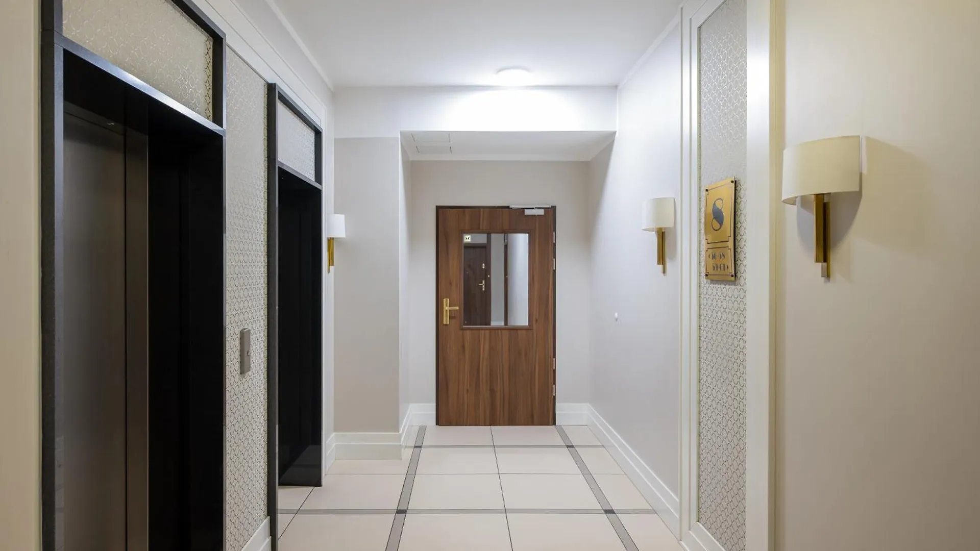 Luxury 2-Bedroom Penthouse Warsaw Skyline 15M Terrace, Garage, Gym, Rooftop & Only 500 M To Metro Apartament
