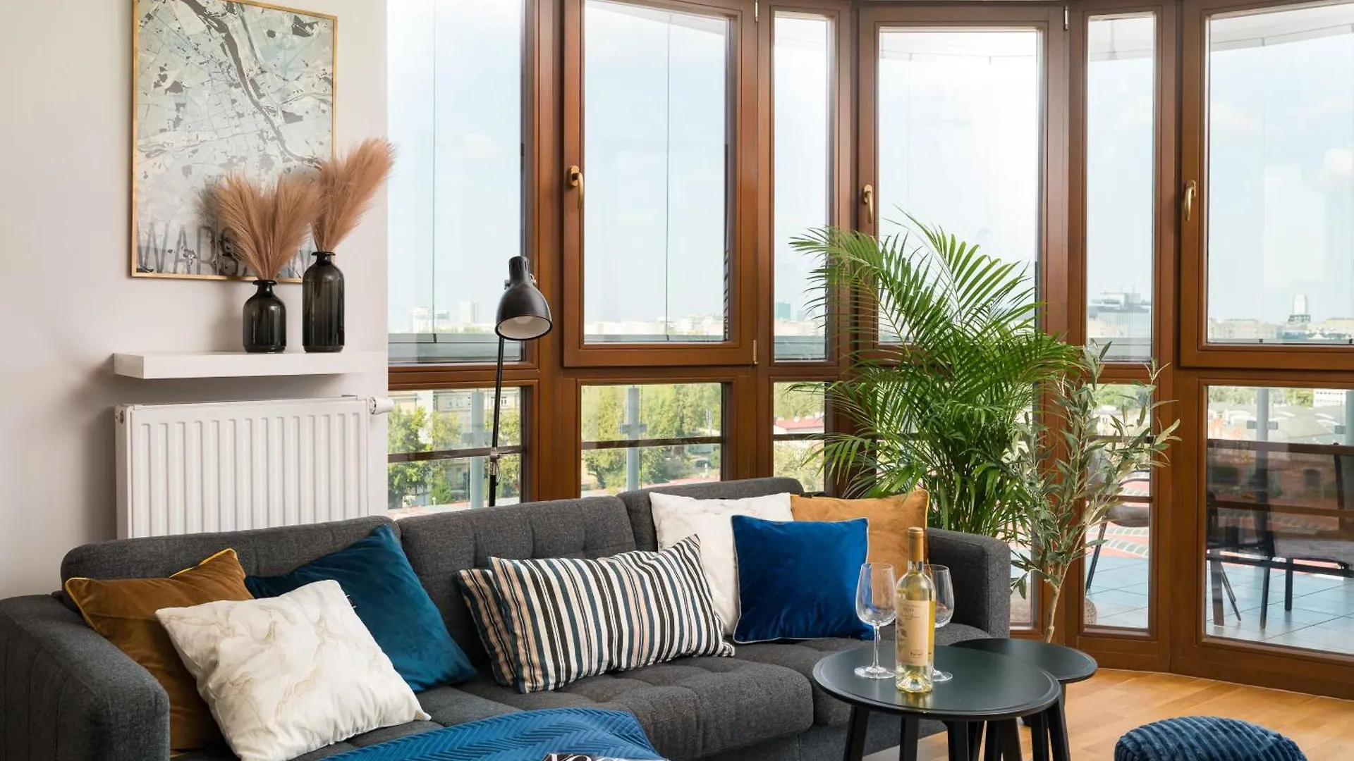 Apartament Luxury 2-Bedroom Penthouse Warsaw Skyline 15M Terrace, Garage, Gym, Rooftop & Only 500 M To Metro Polska