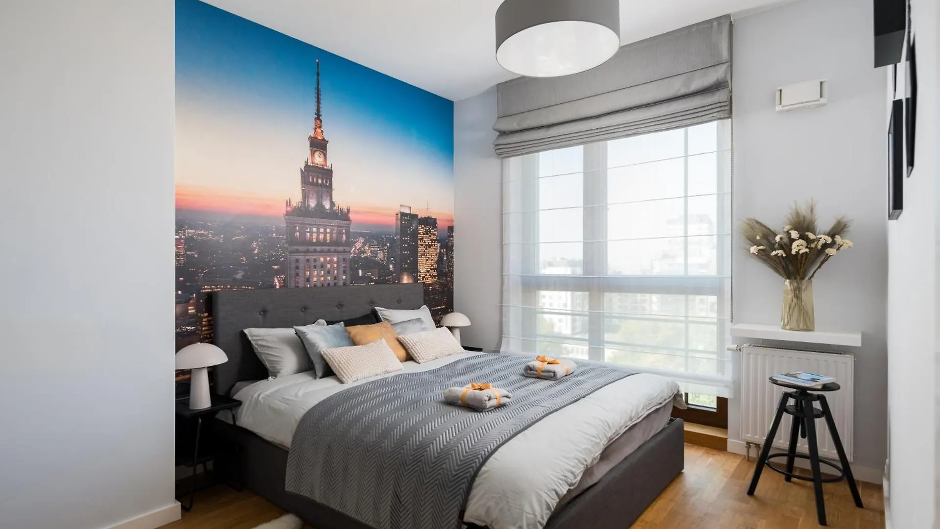 Apartament Luxury 2-Bedroom Penthouse Warsaw Skyline 15M Terrace, Garage, Gym, Rooftop & Only 500 M To Metro